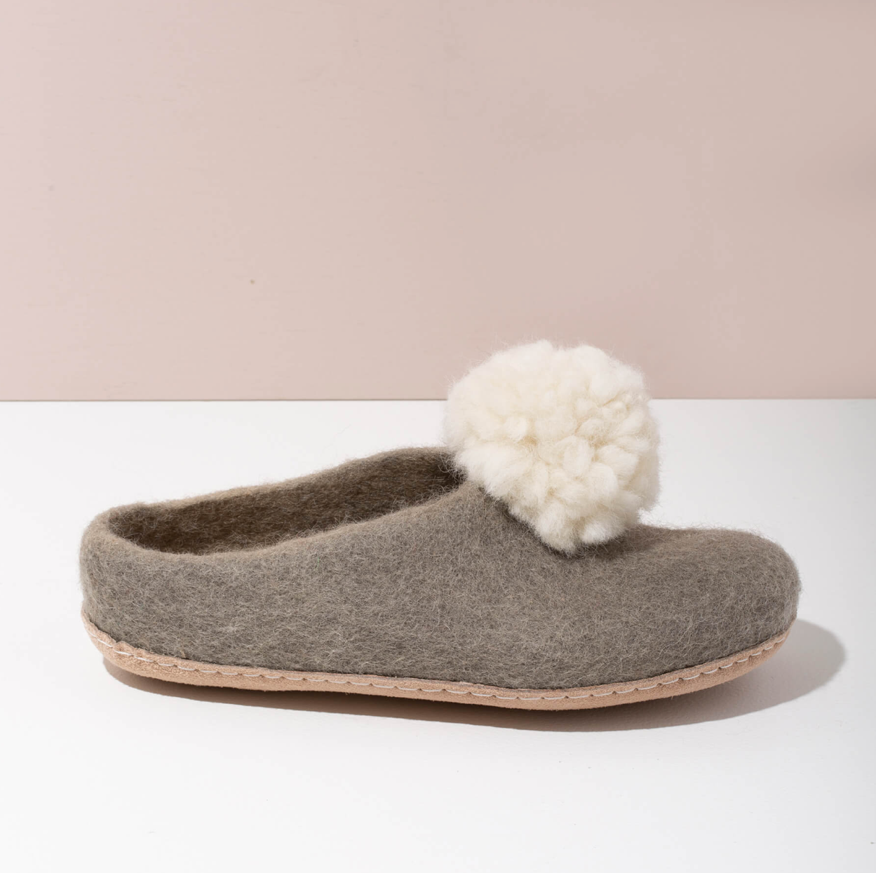 Pom pom 2025 mule slippers
